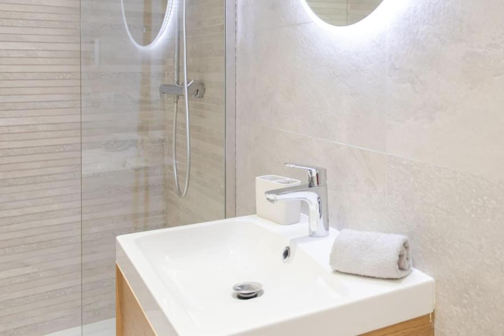 L16 Suite Malonat Vieux Nice 1 Min Mer/ 2 Chbres & Ac Luaran gambar